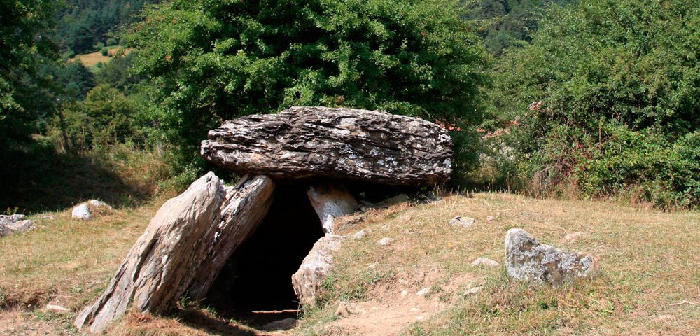 Entrada al Dolmen de Arrako