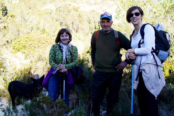 Mari Carmen y Juani con el pastor